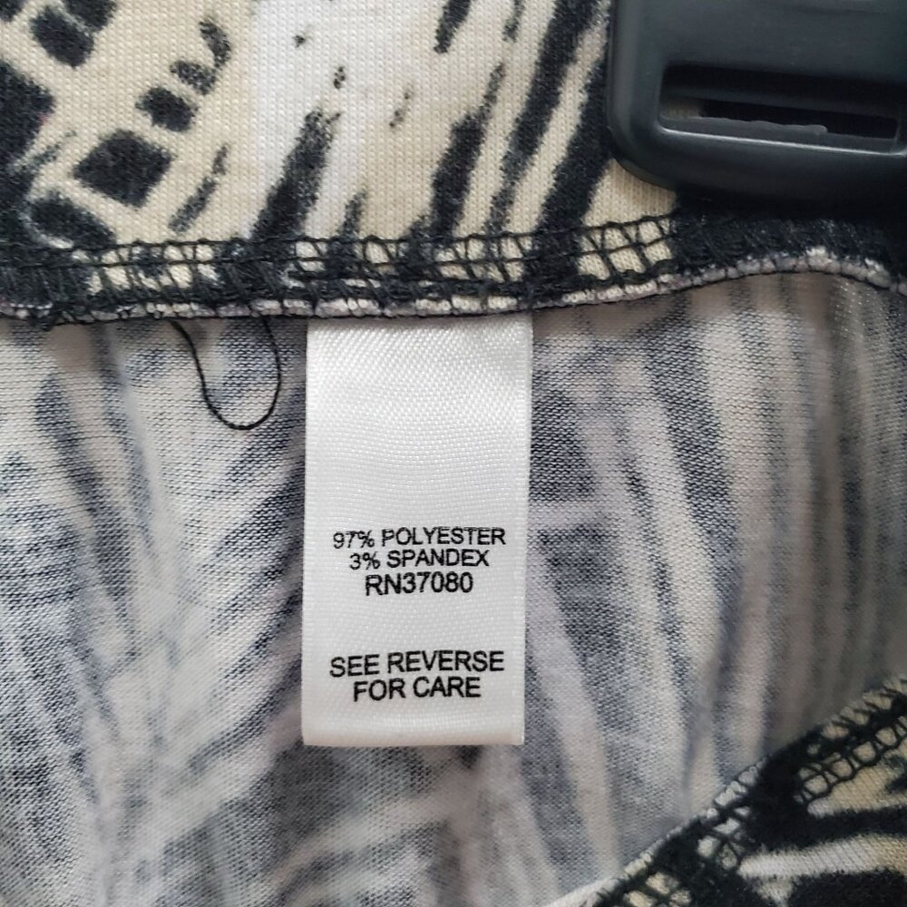 Cato Maxi Skirt in Black and Cream Leaf Print - Picture 5 of 6